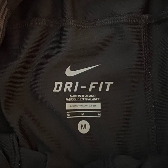 Men’s Black Nike Dry-Fit Shorts - Picture 3 of 6